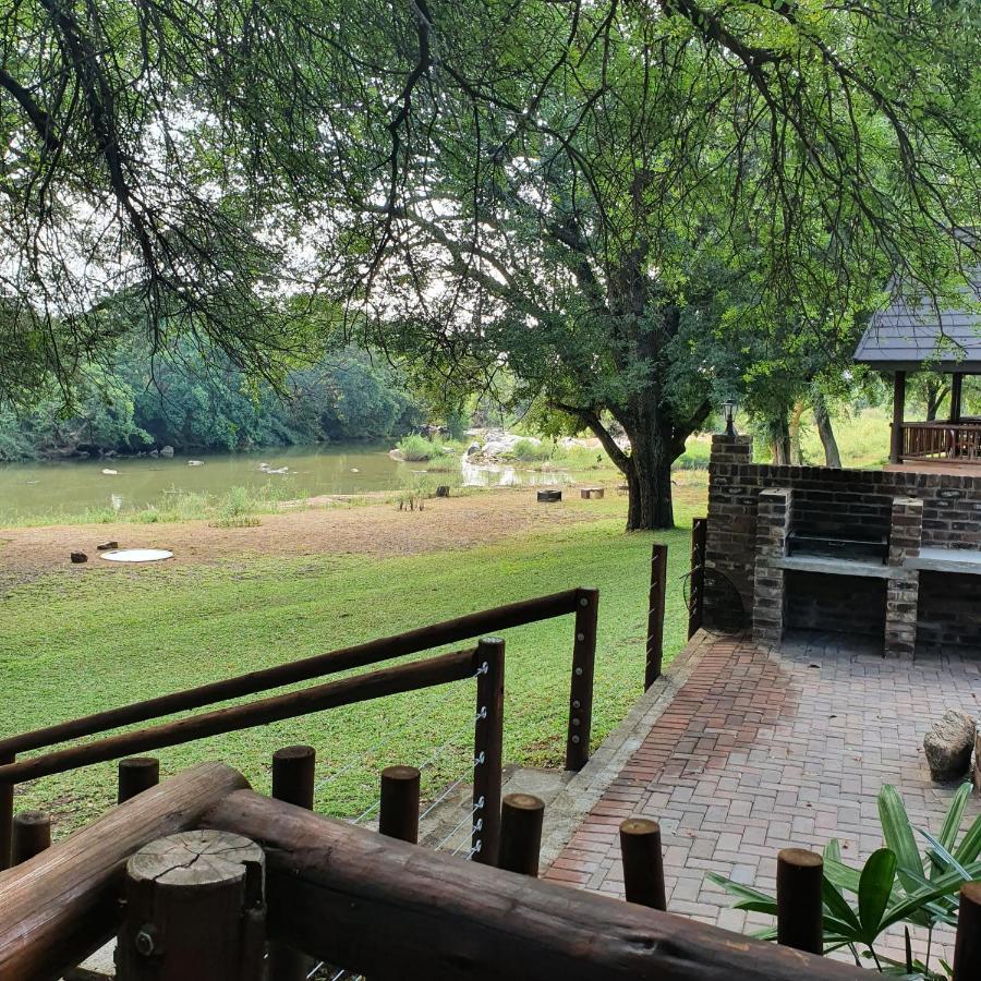 Ekuthuleni River Front Chalets Maruleng Экстерьер фото