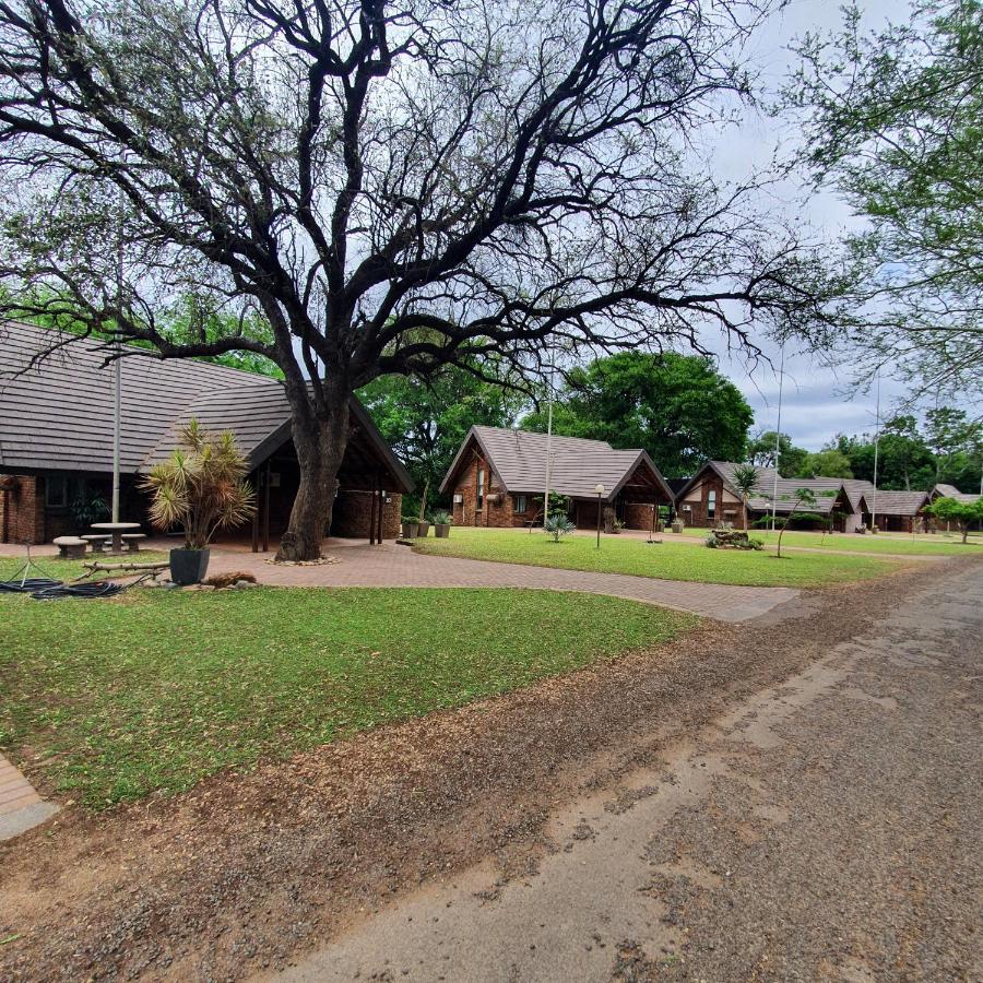 Ekuthuleni River Front Chalets Maruleng Экстерьер фото